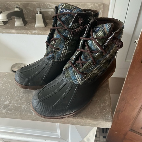 Sperry rain boot. Only worn a few times. In great condition. - Picture 5 of 8